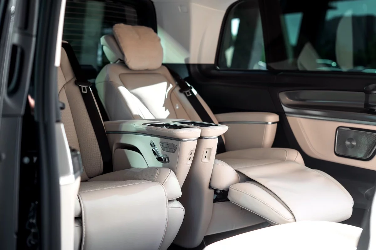 Mercedes-Benz V Class Luxury 2025 - Photo 3