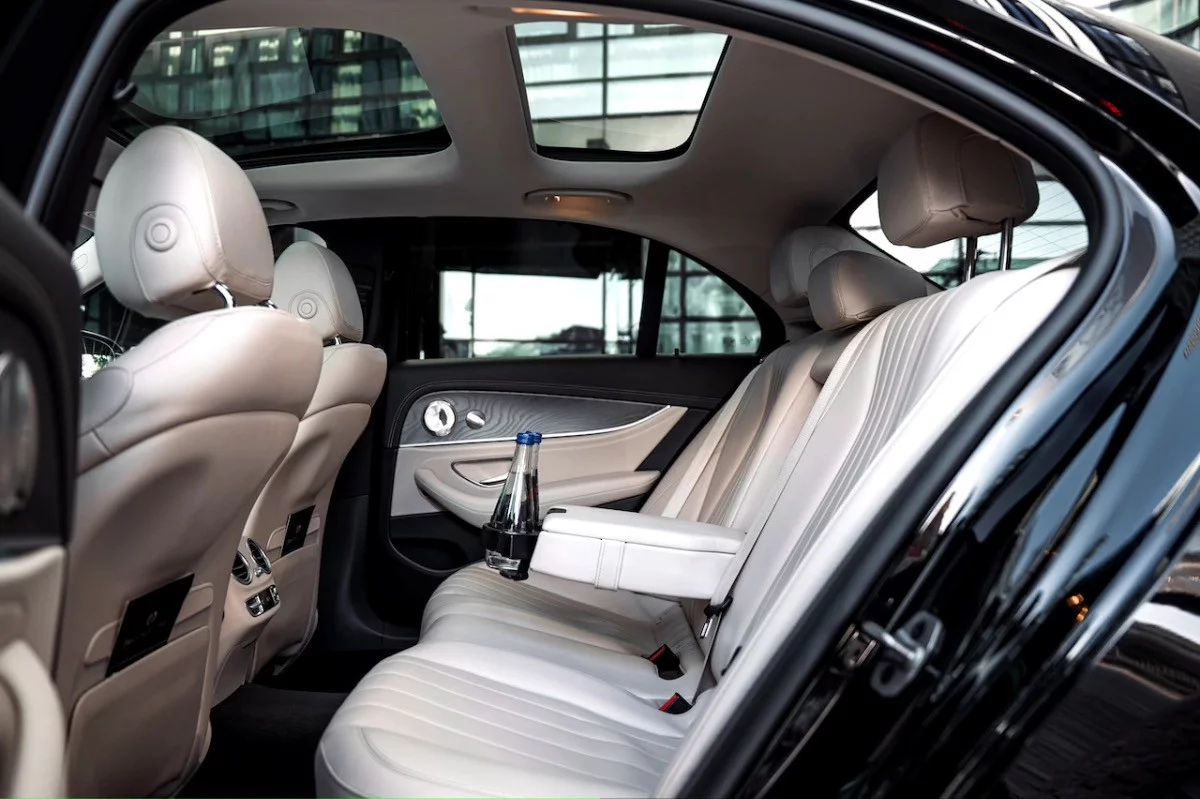 Mercedes-Benz E-class 2022 - Photo 2