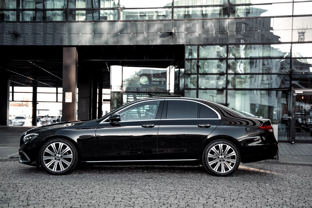 Mercedes-Benz E-class 2022 - Photo 3