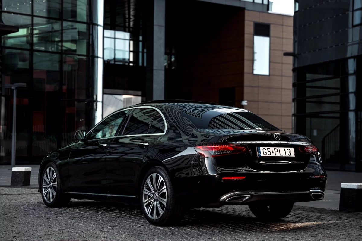 Mercedes-Benz E-class 2022 - Photo 4