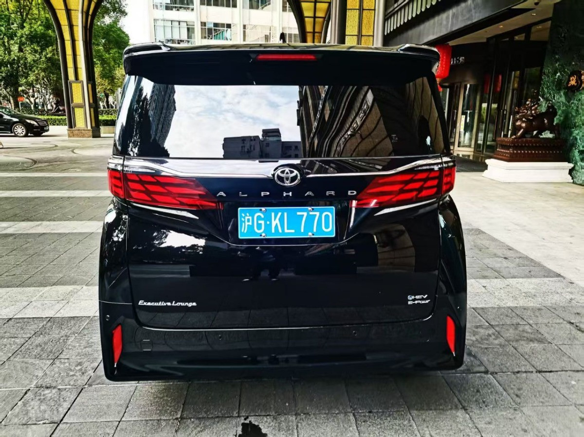 Toyota Alphard 2024 - Photo 2