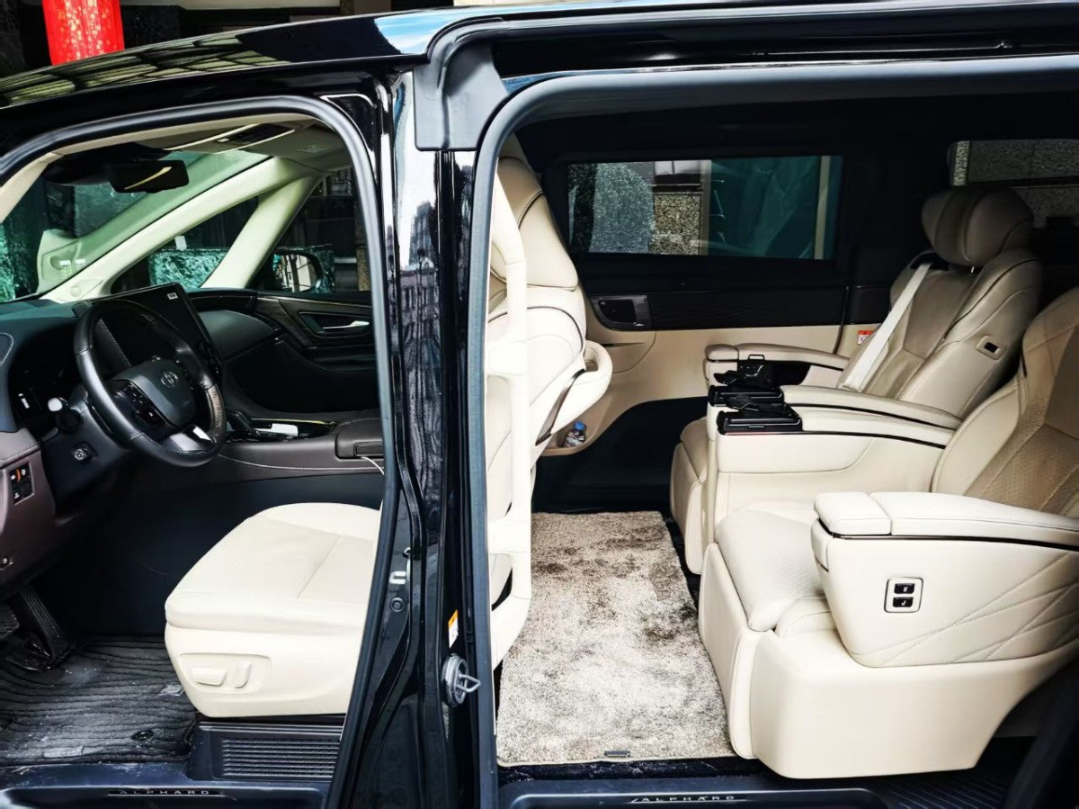 Toyota Alphard 2024 - Photo 3