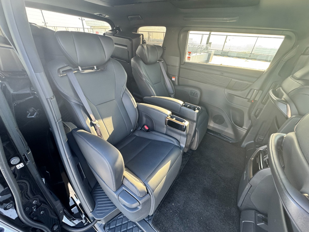 Toyota Alphard 2025 - Photo 2