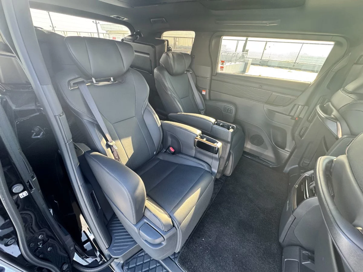 Toyota Alphard 2025 - Photo 2