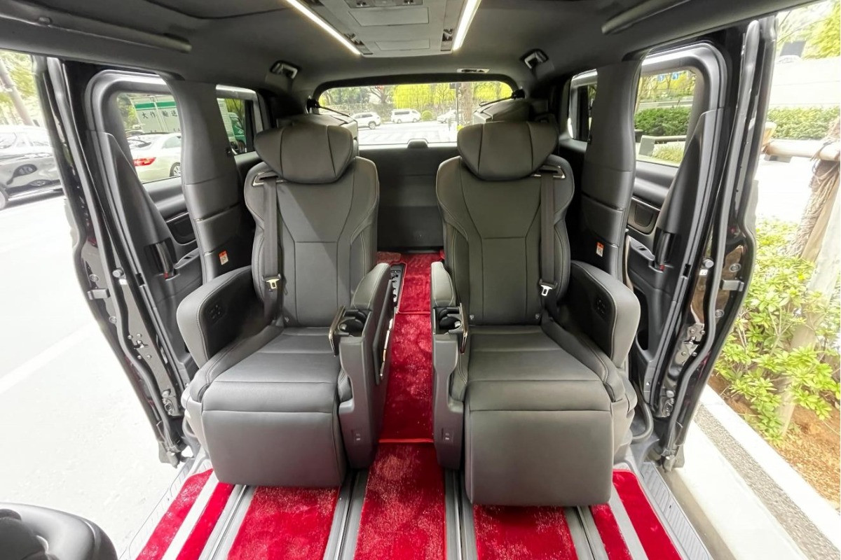 Toyota Alphard 2025 - Photo 3
