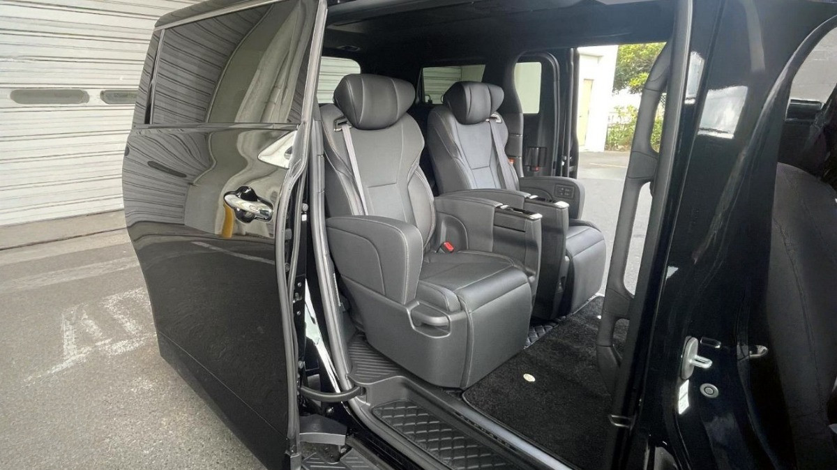 Toyota Alphard 2024 - Photo 2