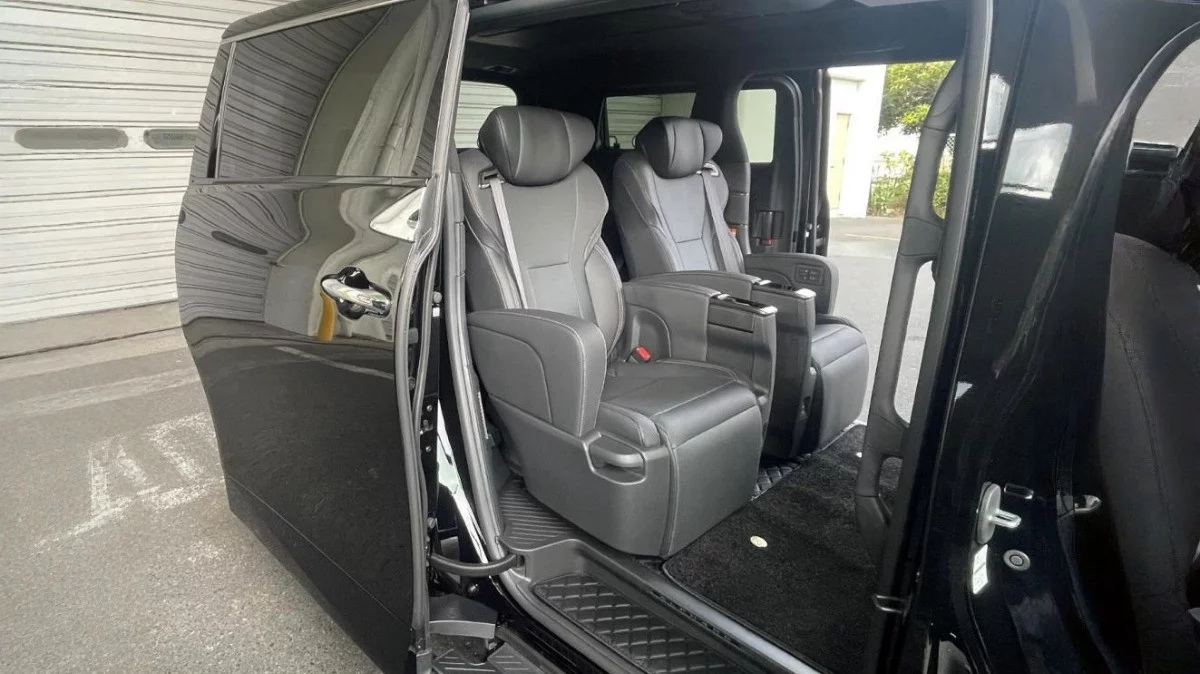 Toyota Alphard 2024 - Photo 2