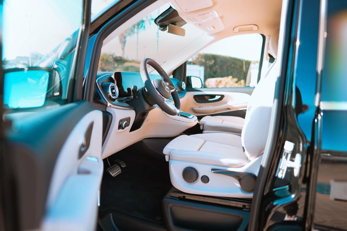 Mercedes-Benz v 2026 - Photo 2