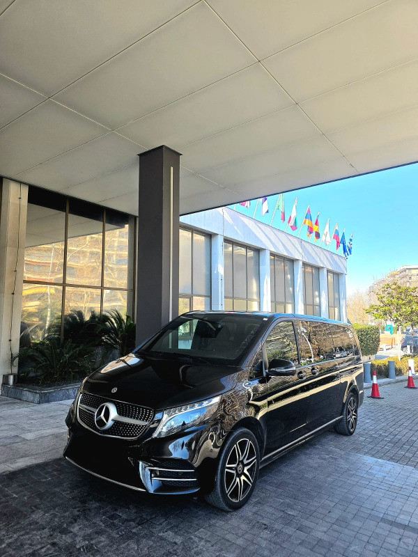 Mercedes-Benz v 2025 - Photo 3