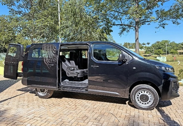 Peugeot Expert Traveller 2026 - Photo 2