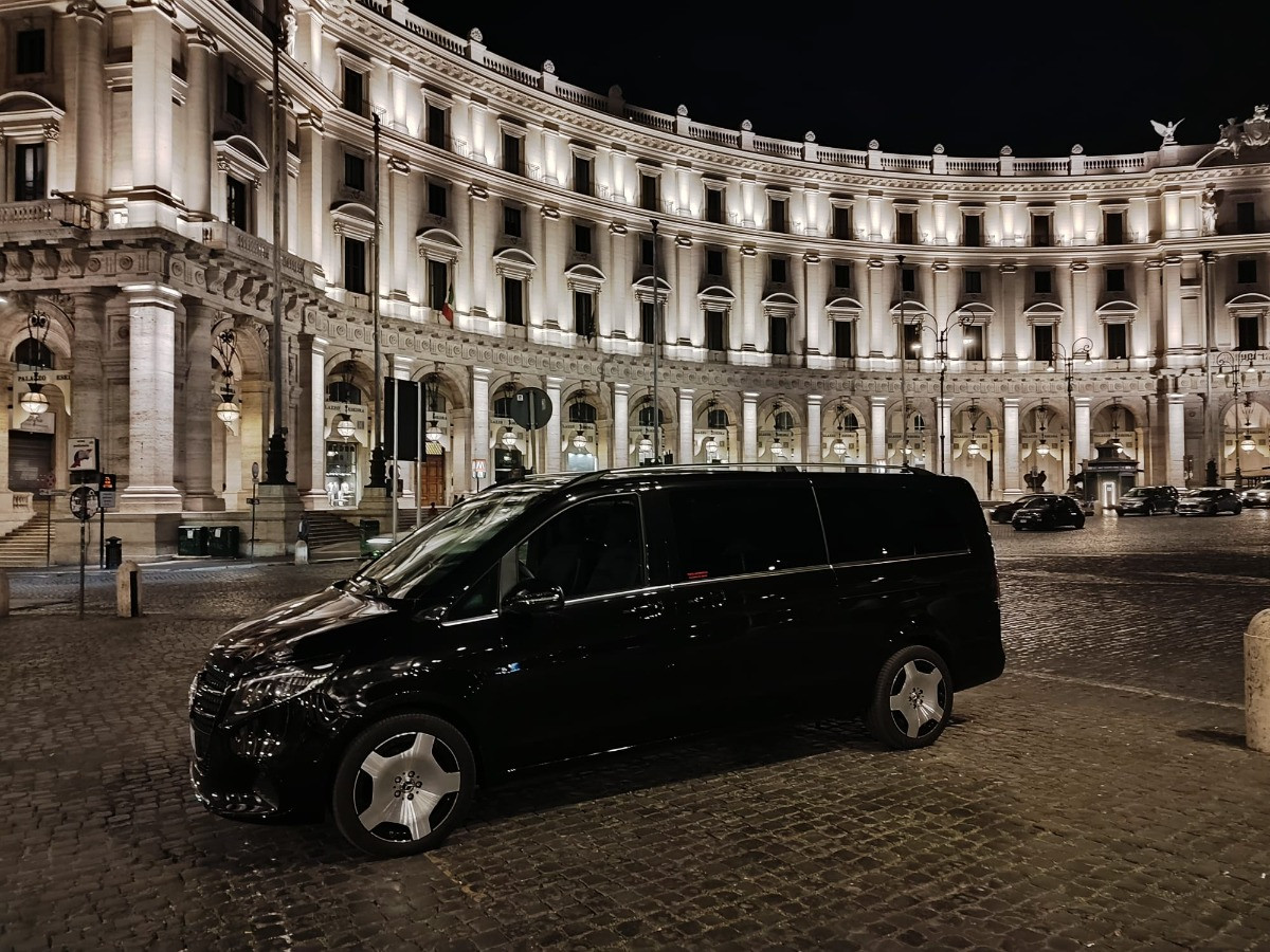 Mercedes-AMG VIP V Class 2025 - Photo 4