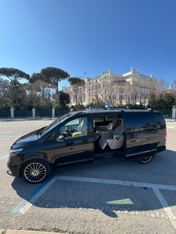 Mercedes-AMG VIP V Class 2025 - Photo 3