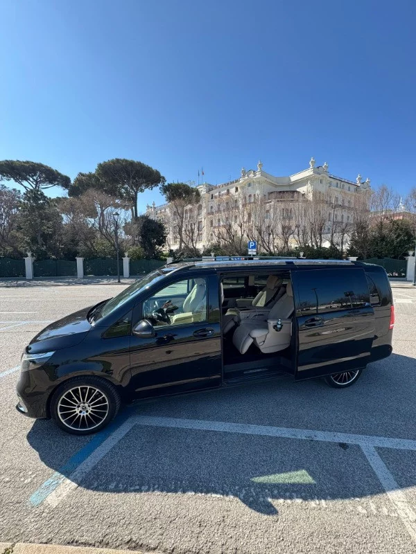 Mercedes-AMG VIP V Class 2025 - Photo 3