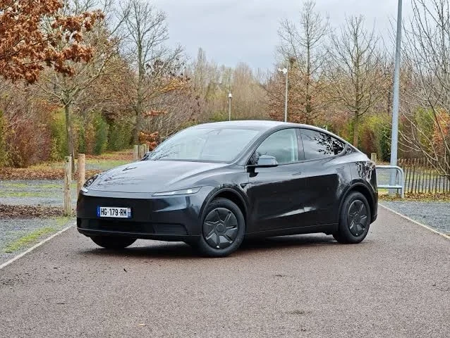 Tesla Model Y 2025 - Photo 2
